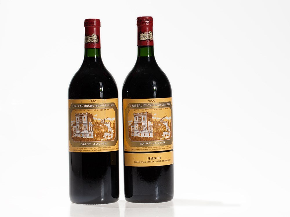 2 bottles 1990 Château Ducru-Beaucaillou, Saint-Julien: Two magnum bottles Château Ducru-Beaucaillou 1990 vintage Saint-Julien, Bordeaux/France Original filling quantity: 1.5 l Fill level: into neck Jeannie Cho Lee (2014): 94/100 Falstaff (2010): 90/100 E