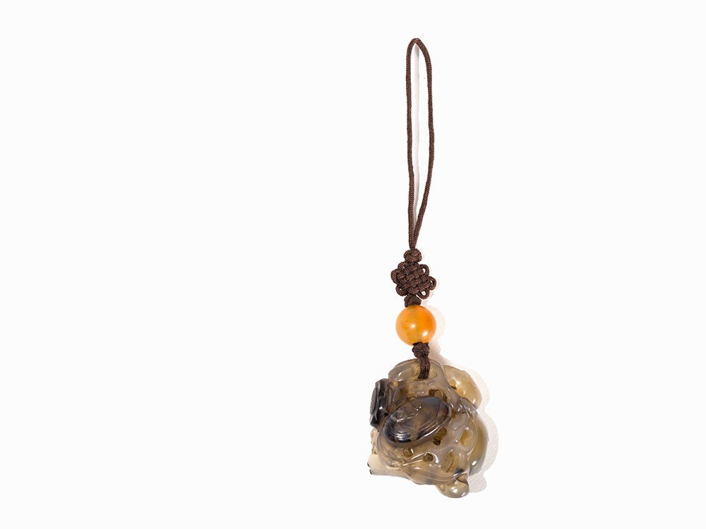Chalcedony Pendant With Double Gourd and Bats, Qing (1 of 8)
