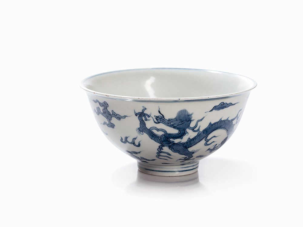 Blue and White Dragon Bowl, Wanli Mark and Period: Porcelain with underglaze blue painting China, Wanli period (1572-1620) Elegant bowl with slightly sweeping mouth on a narrow foot rim On the outer wall with a revolving decor with two four-clawed dra