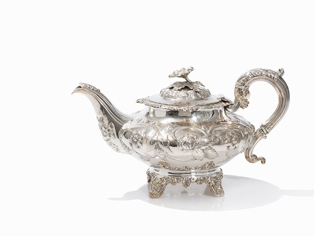 A Victorian Silver Teapot by William Hunter, London, (1 of 10)