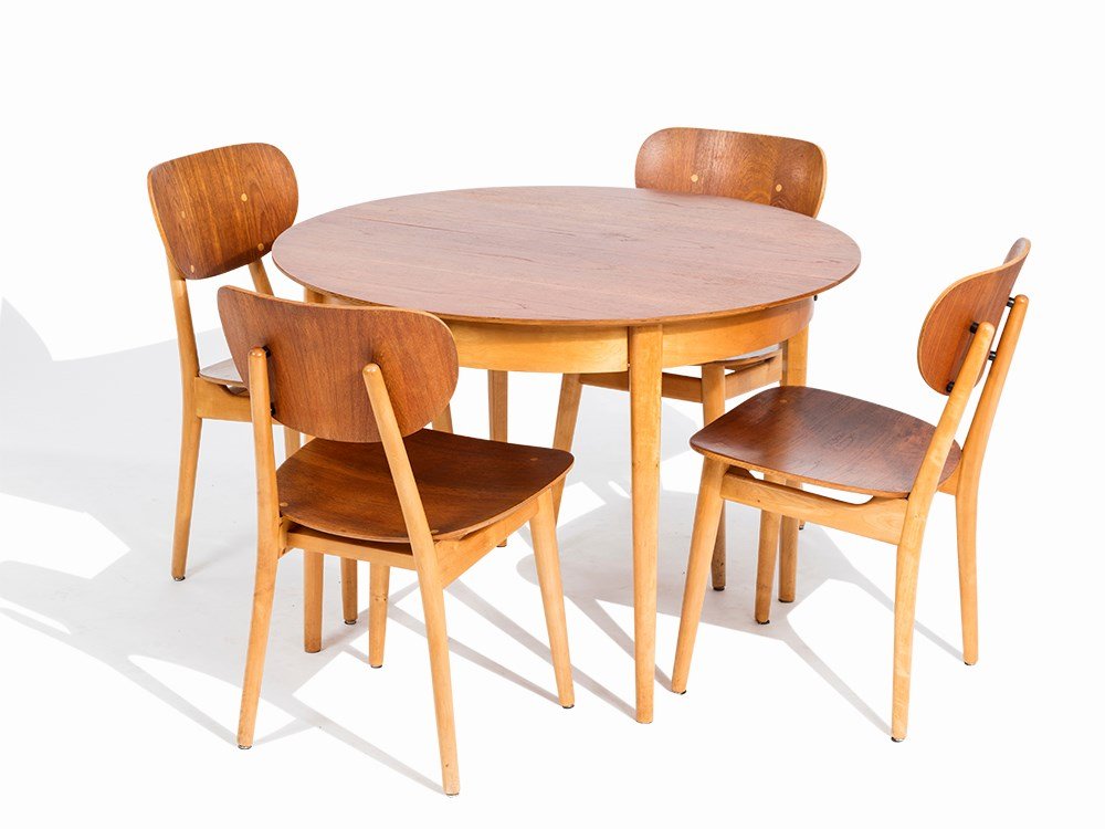 Cees Braakman/Pastoe, Dining Table with 4 chairs,: Beech, veneer Netherlands, 1950s Design: Cees Braakman (1917-1995) – Dutch furniture designer Version: Pastoe Chair dimensions: 80 x 46.7 x 44 cm; Sitting height: 45.5 cm Table height: 73 cm; Diamet