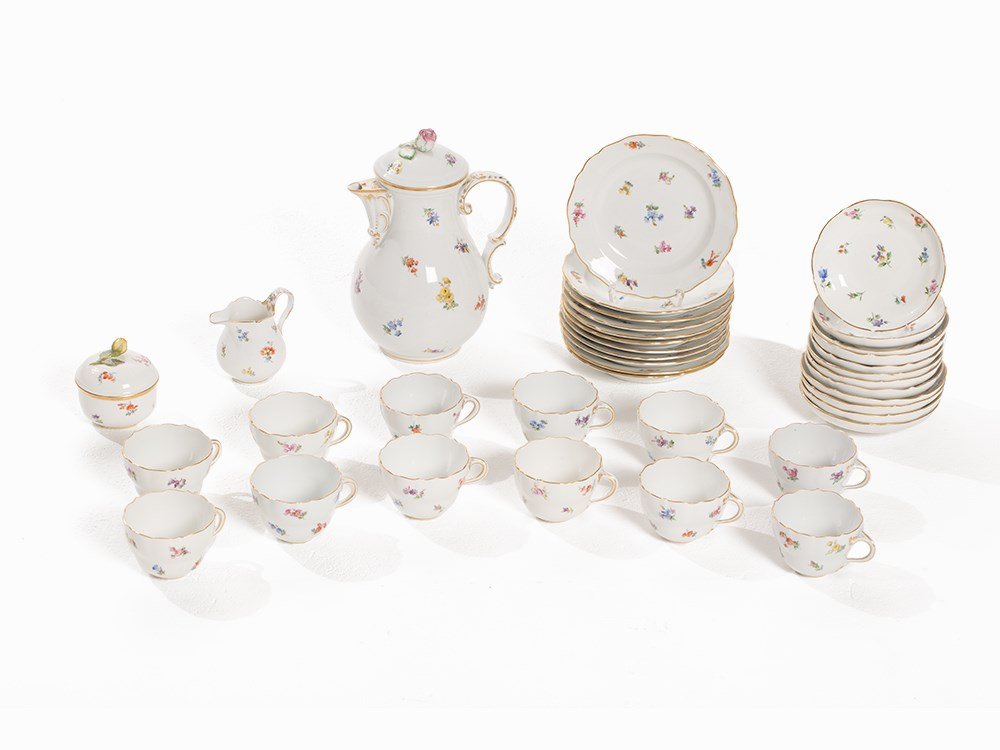 Meissen, 26-pcs. Service ‘Scattered Flowers', 20th C.: Porcelain, polychrome overglaze painting, parcel-gilt Meissen, 20th century Porcelain Manufacture Meissen, est. in 1710 Underglazed blue crossed swords marks with 2x underglaze blue comma and 5x two g