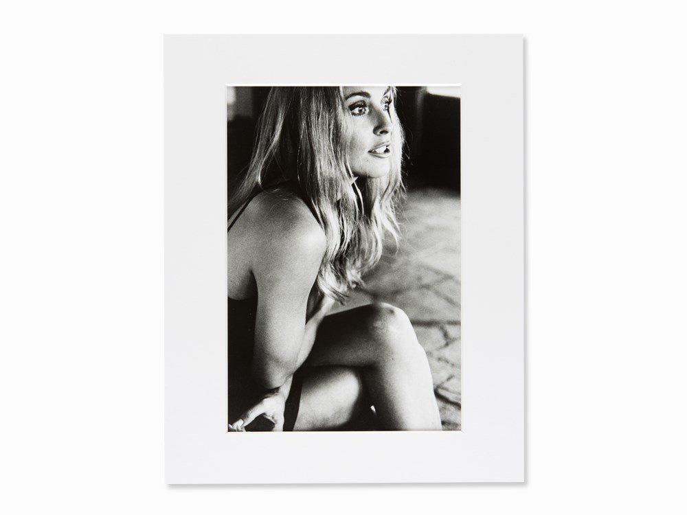 Peter Brüchmann (b. 1932), Sharon Tate, 1960s: Gelatin silver print USA, 1960s, printed later Peter Brüchmann (b. 1932) – German photographer Verso signed on a label ‘P. Brüchmann‘, with two stamps by GRAUWERT Hamburg, one numbered ‘1/12