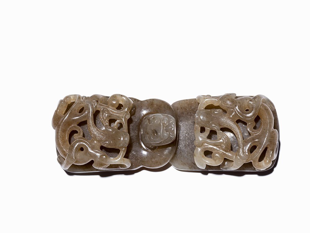 Grey Jade Belt Buckle with Qilong Dragon, Qing Dynasty (1 of 10)