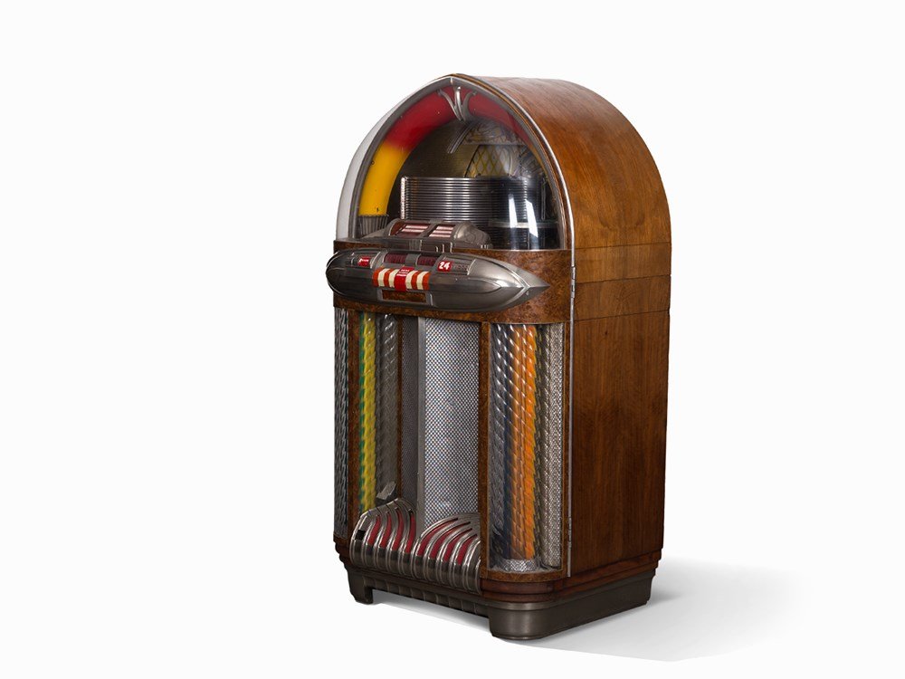 Wurlitzer Jukebox, Model 1100, USA, 1948: Wood, acrylic glass, metal and other materials USA, 1948 Manufacturer: Wurlitzer – American manufacturer of musical instruments, barrel organs and jukeboxes, established in 1853 Model 1100, designed