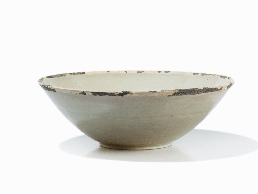 Qingbai Bowl with Impressed Décor, Yuan, 14th C. (1 of 6)