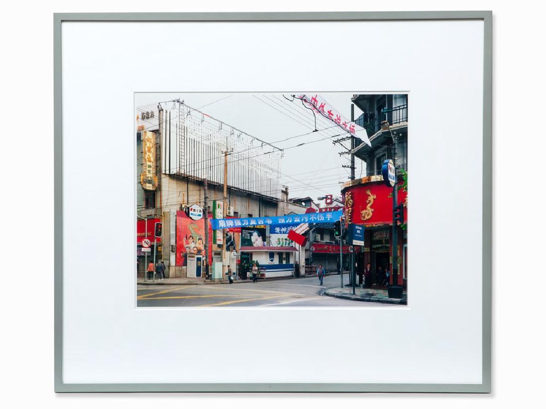 Thomas Struth, Photograph, Shanxi Nan Lu II, Germany,: Photograph in colors Germany, 1996 Thomas Struth (b. 1954) – German artist Edition: 10 + AP Overall dimensions, framed: 68 x 77 cm Very good condition Object is regular taxed. 19% VAT is added to th