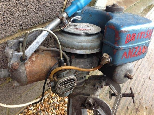 A British Anzani 'Super Single' outboard motor. Lot 201