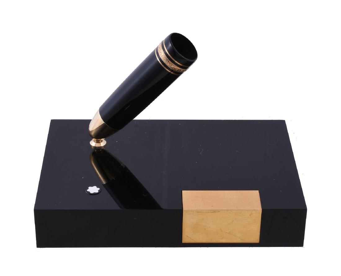 Montblanc, Meisterstuck, a black desk stand with pen