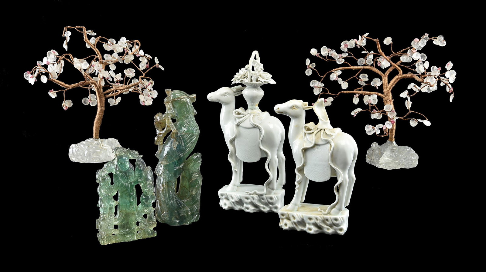 A pair of Dehua figures of deer (1 of 20)