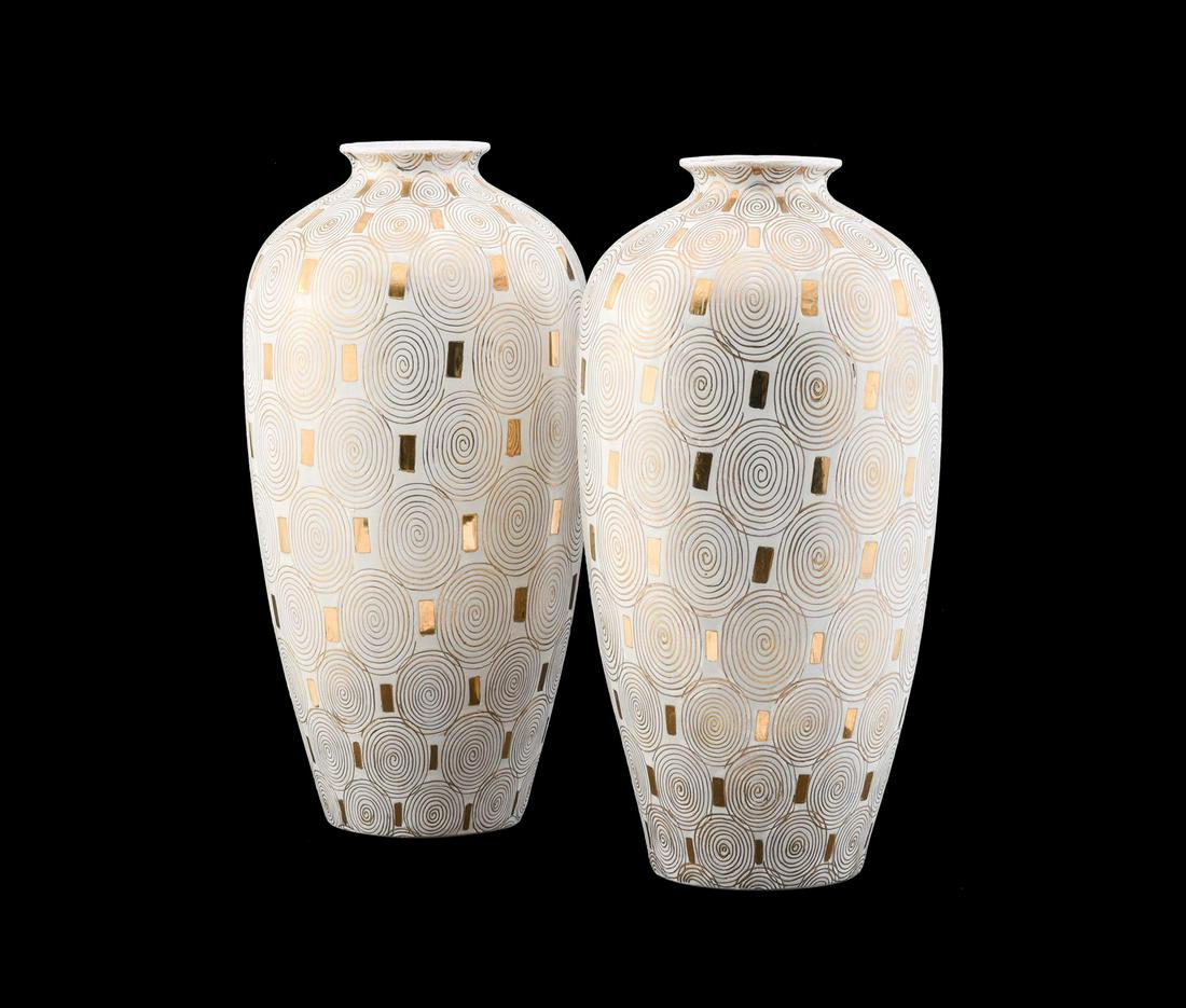 JAY SPECTRE FOR SILVESTRE, A PAIR OF MODERN WHITE: JAY SPECTRE FOR SILVESTREA pair of modern white glazed porcelain vases, of oviform and decorated with gilt incised whirls56cm highProvenance: from the collection of Victoria, Lady de Rothschild