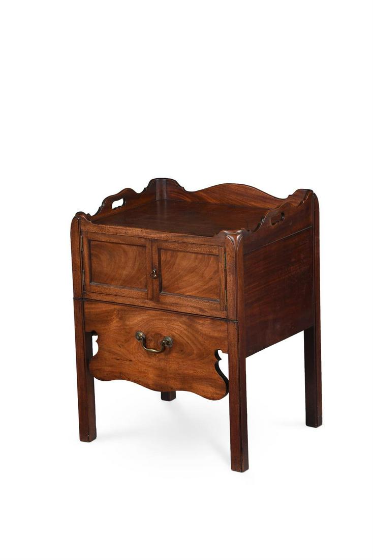 A GEORGE III MAHOGANY BEDSIDE COMMODE, IN THE MANNER OF THOMAS CHIPPENDALE: A GEORGE III MAHOGANY BEDSIDE COMMODEIN THE MANNER OF THOMAS CHIPPENDALE, THIRD QUARTER 18TH CENTURY The pull out base converted as a drawer74cm high, 59cm wide, 48cm deepProvenance: Private Collectio