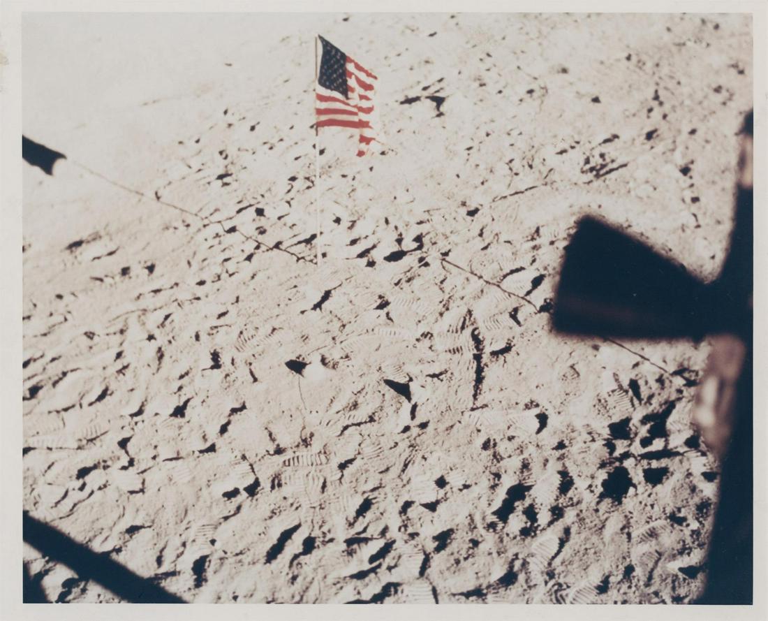The first US flag on the Moon, cover of LIFE, Apollo 11, 16-24 July 1969 (1 of 3)