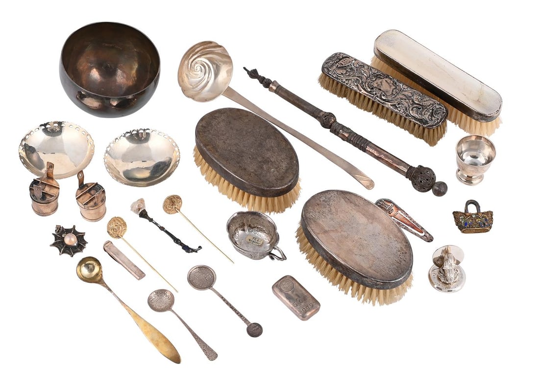 A COLLECTION OF SILVER ITEMS (1 of 1)