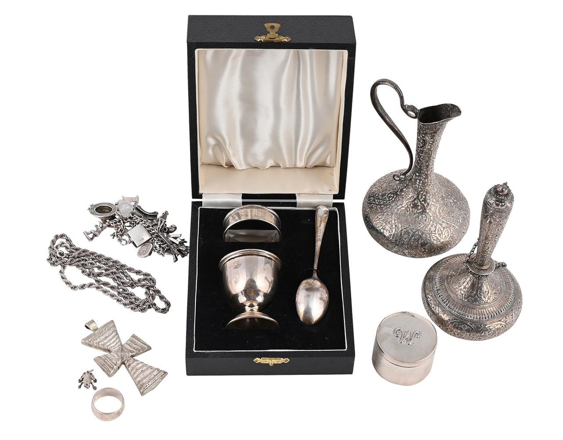 A COLLECTION OF SILVER ITEMS: A COLLECTION OF SILVER ITEMS