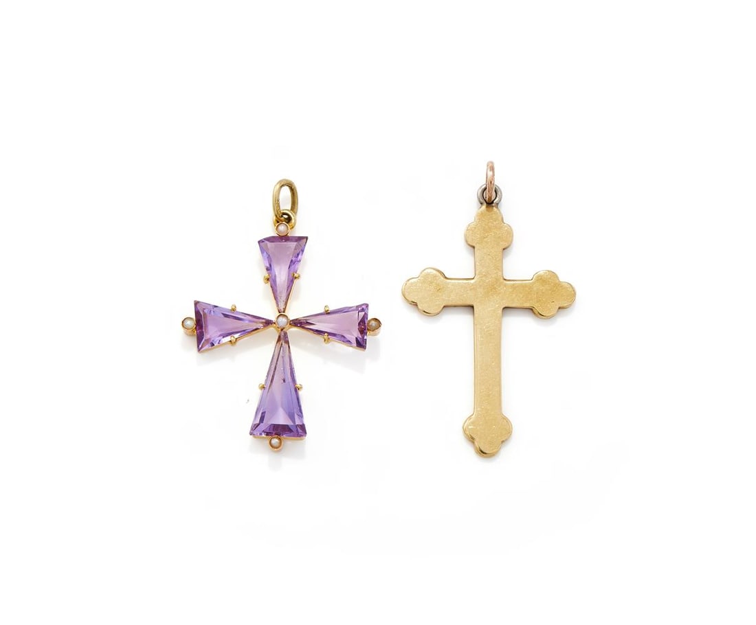 AN EDWARDIAN AMETHYST CROSS PENDANT AND A GOLD CROSS PENDANT (1 of 2)