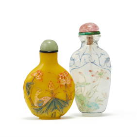 A Chinese enamelled yellow glass snuff bottle (1 of 3)