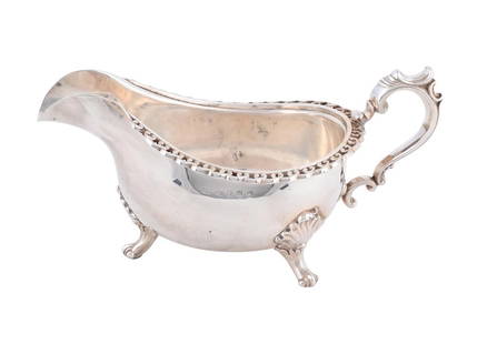 A VICTORIAN SILVER OVAL SAUCE BOAT: A VICTORIAN SILVER OVAL SAUCE BOAT WALK