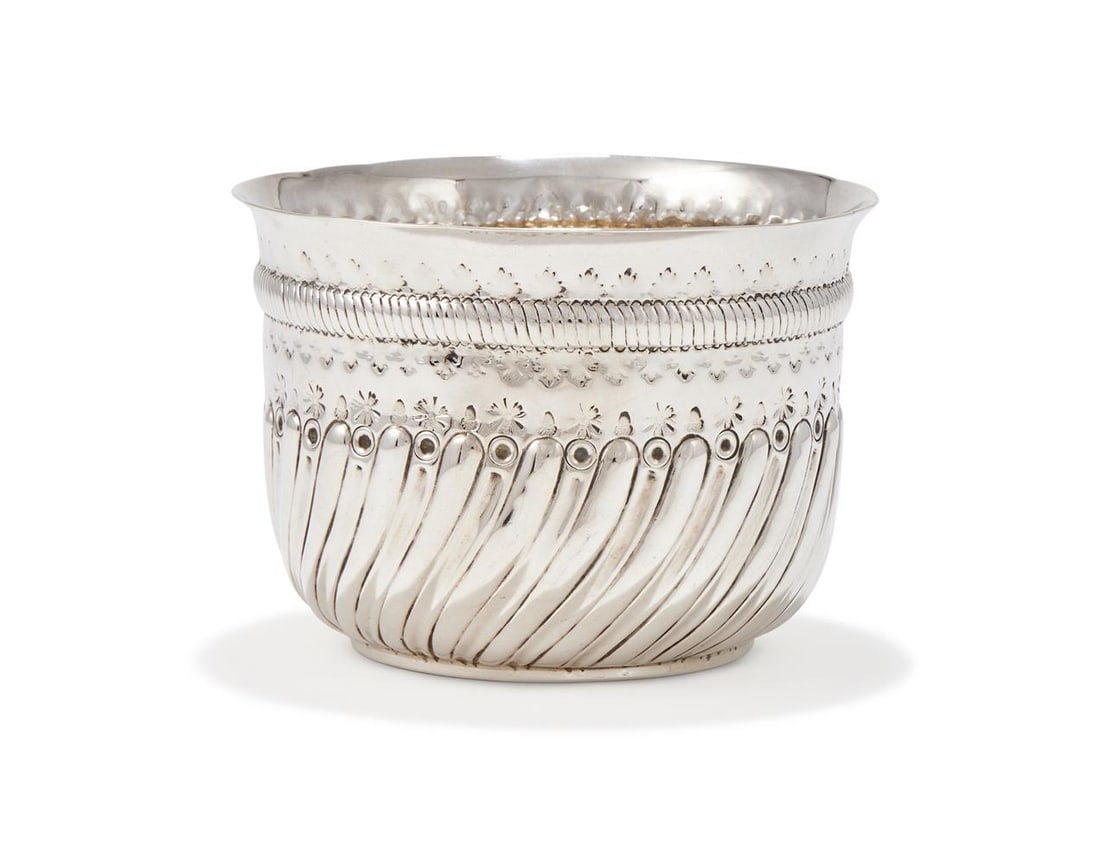 A VICTORIAN SILVER BOWL (1 of 4)