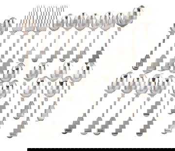 A COLLECTION OF SILVER FIDDLE PATTERN FLATWARE: A COLLECTION OF SILVER FIDDLE PATTERN FLATWARE