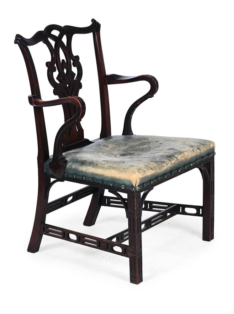 A GEORGE III MAHOGANY AND LEATHER UPHOLSTERED OPEN ARMCHAIR, CIRCA 1800: A GEORGE III MAHOGANY AND LEATHER UPHOLSTERED OPEN ARMCHAIR
