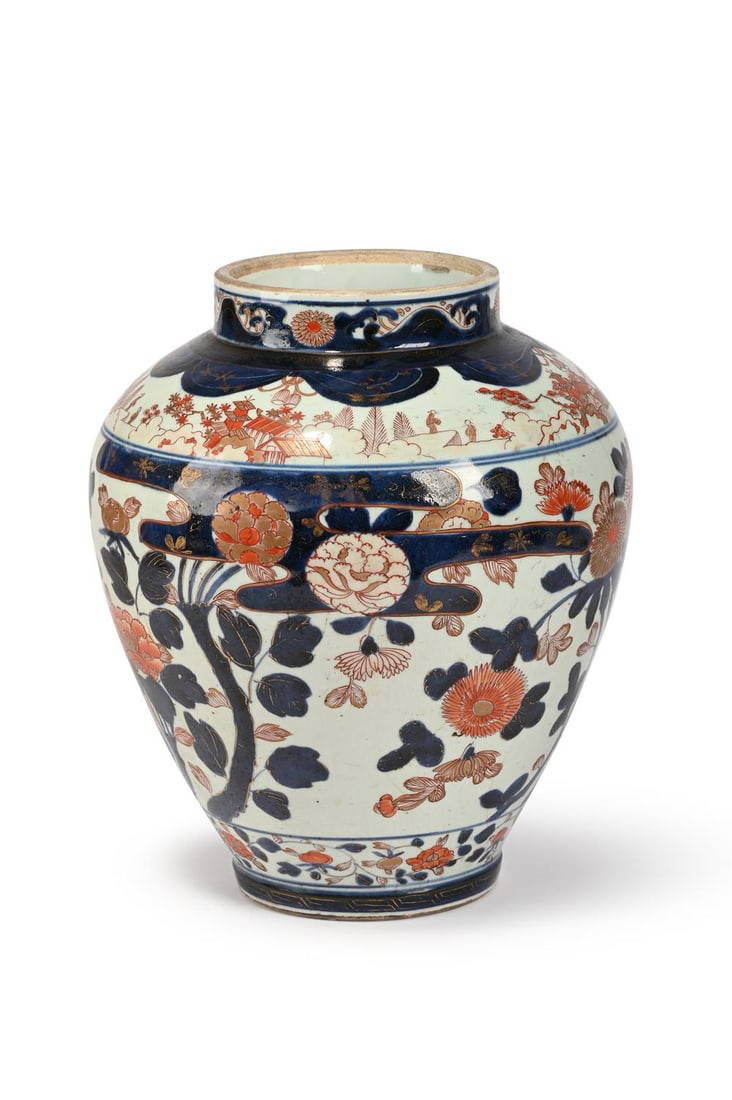 A JAPANESE IMARI VASE, EDO PERIOD, LATE 17TH CENTURY