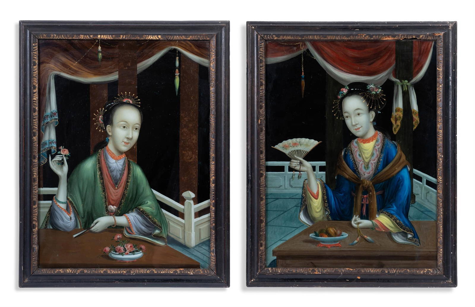 A PAIR OF CHINESE EXPORT REVERSE PAINTINGS DEPICTING FEMALE COURTIERS, EARLY 19TH CENTURY