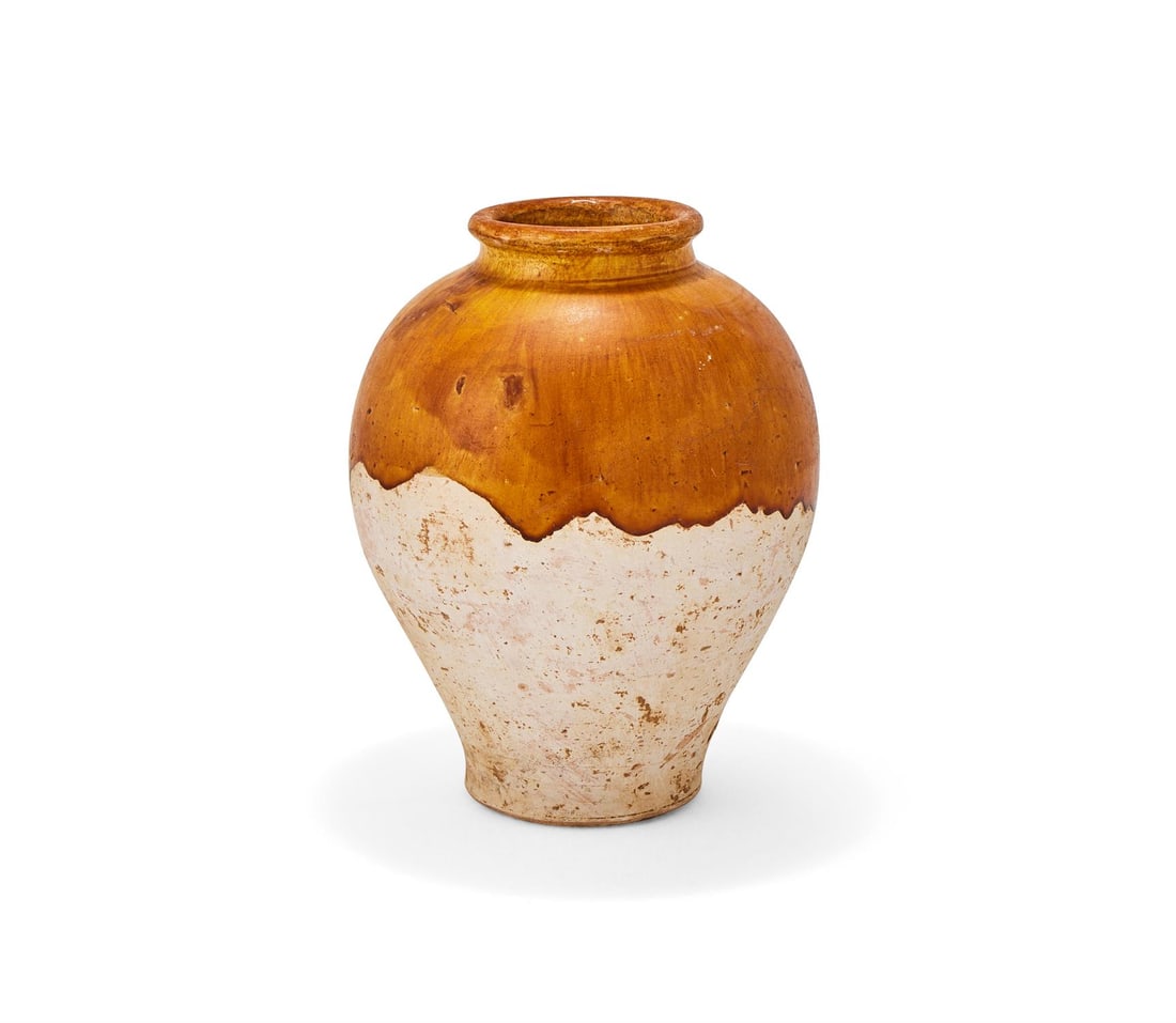 A Chinese amber glazed pottery jar
