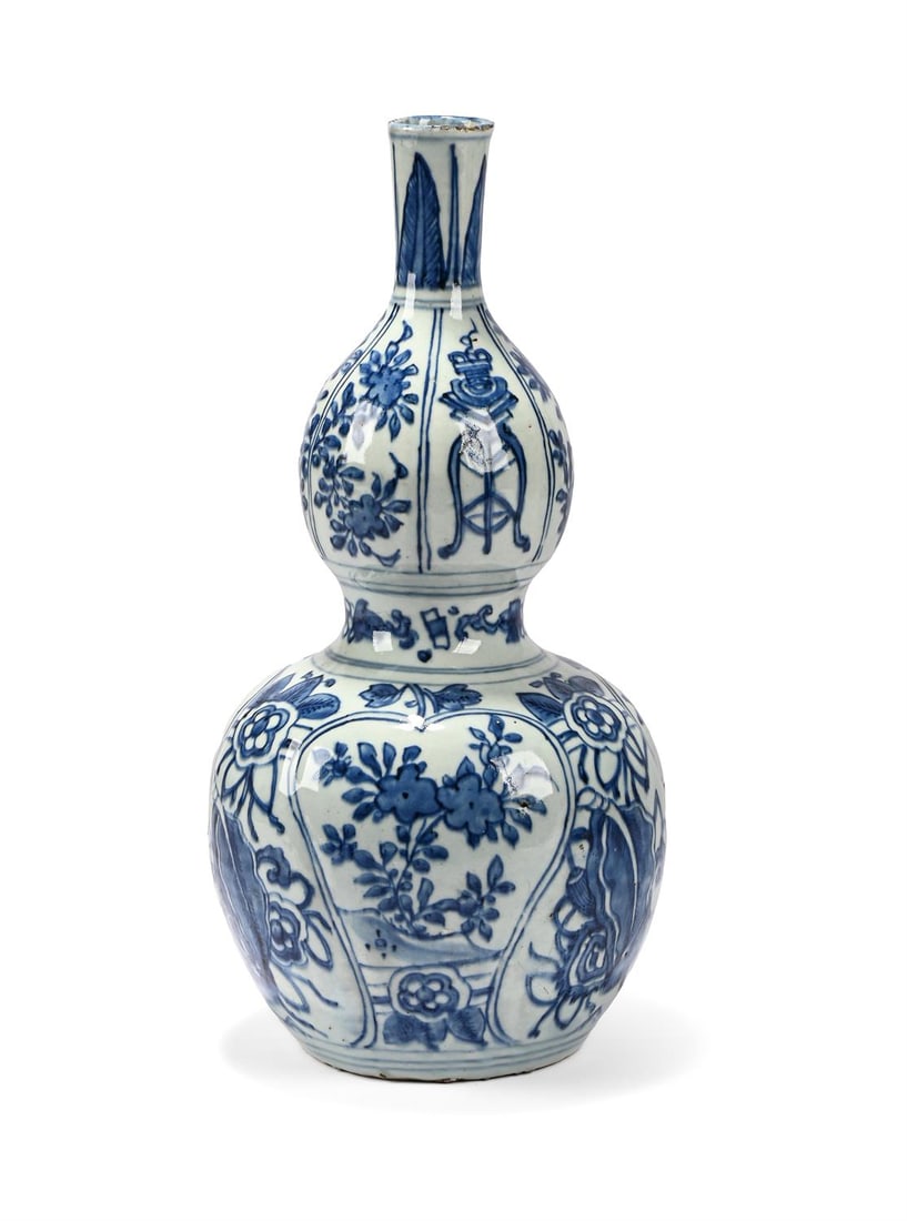 A Chinese blue and white Kraak style double gourd vase