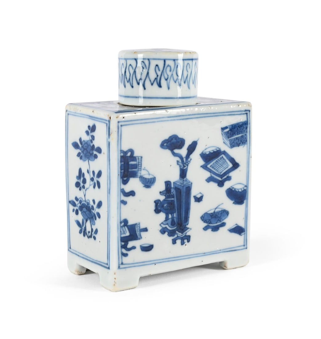 A Chinese porcelain blue and white rectangular tea caddy