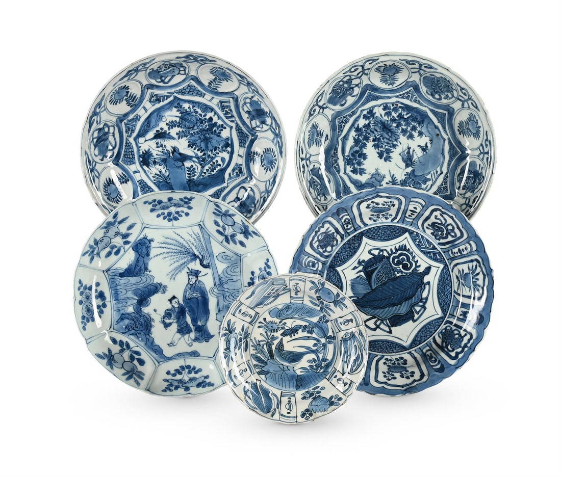 A Chinese porcelain Kraak foliate-rim saucer dish