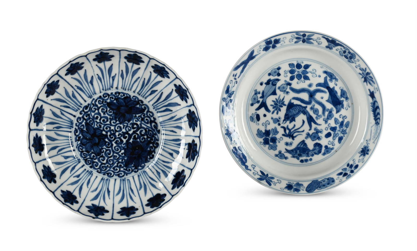 A Chinese porcelain blue and white saucer dish