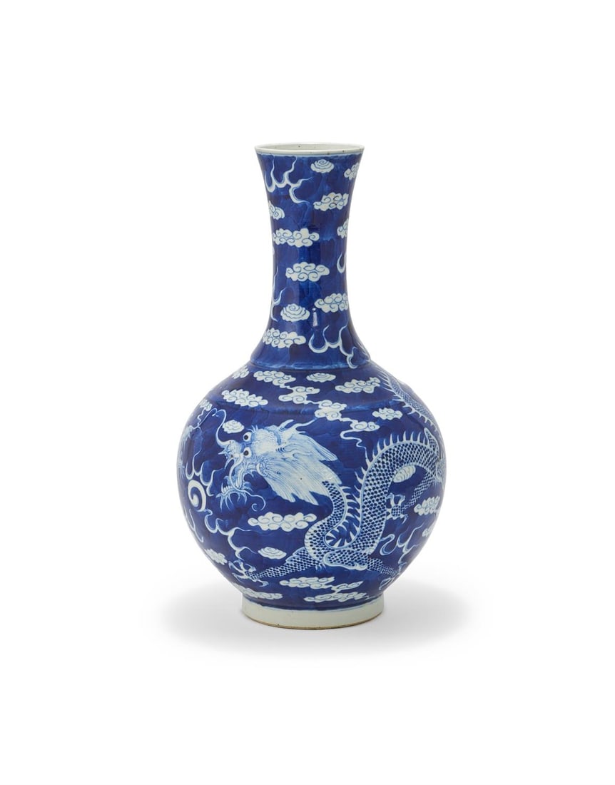 A Chinese blue and white 'dragon vase'