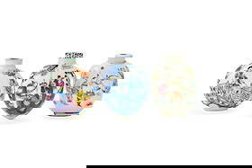 A group of three snuff bottles: A group of three snuff bottles, Qing Dynasty, including a famille rose snuff bottle painted with figurines, 5.5cm high (3)清 粉彩及青花鼻煙壺Ç