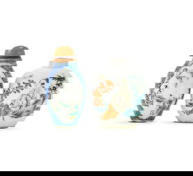 Two Chinese Famille Rose snuff bottles: Two Chinese Famille Rose snuff bottles, 19th century, the larger one 6cm high (2)清十九世紀 粉彩鼻煙壺兩件