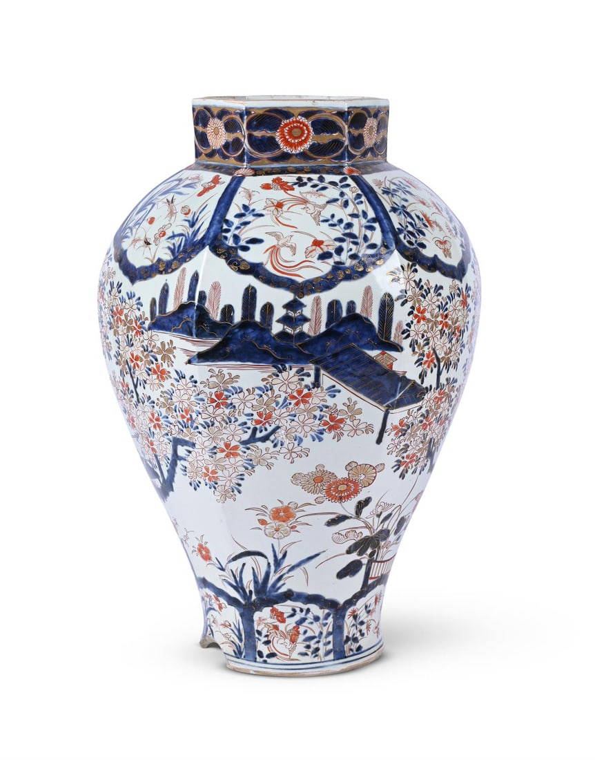 A LARGE HEXAGONAL IMARI VASE, EDO PERIOD, 18TH CENTURY