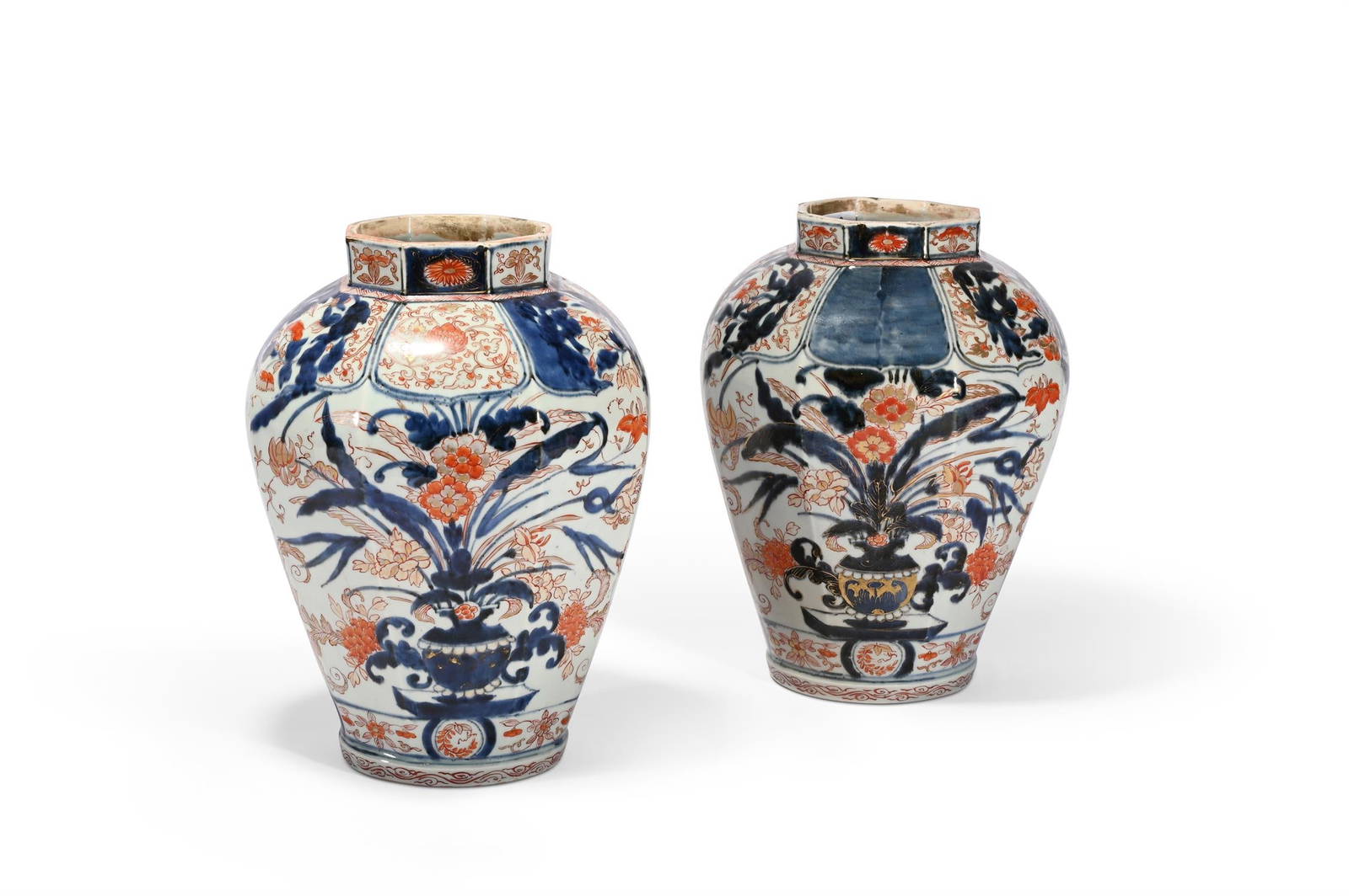 A PAIR OF OCTAGONAL IMARI VASES, EDO PERIOD, LATE 17TH OR EARLY 18TH CENTURY