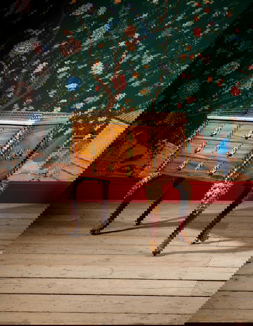 Y A FINE GEORGE IV GONCALO ALVES AND GILT METAL MOUNTED COMMODE, CIRCA 1830: Y A FINE GEORGE IV GONCALO ALVES AND GILT METAL MOUNTED COMMODEIN THE MANNER OF EDWARD HOLMES BALDOCK, CIRCA 1830With a brecciated jasper top84cm high, 92.5cm wide, 45cm deepEdward Holmes Baldock (d.1