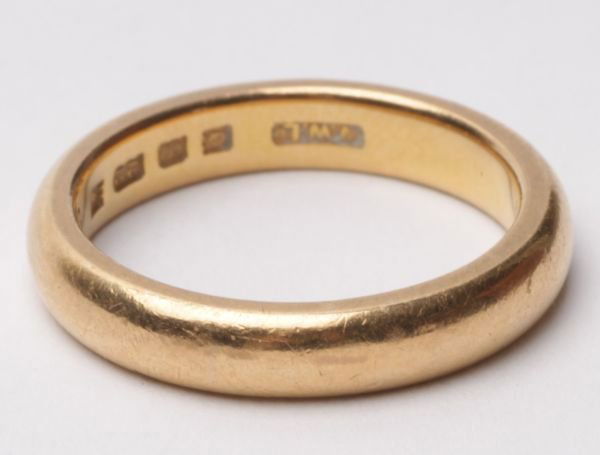 A 22 carat gold wedding ring, London 1929, of plai
