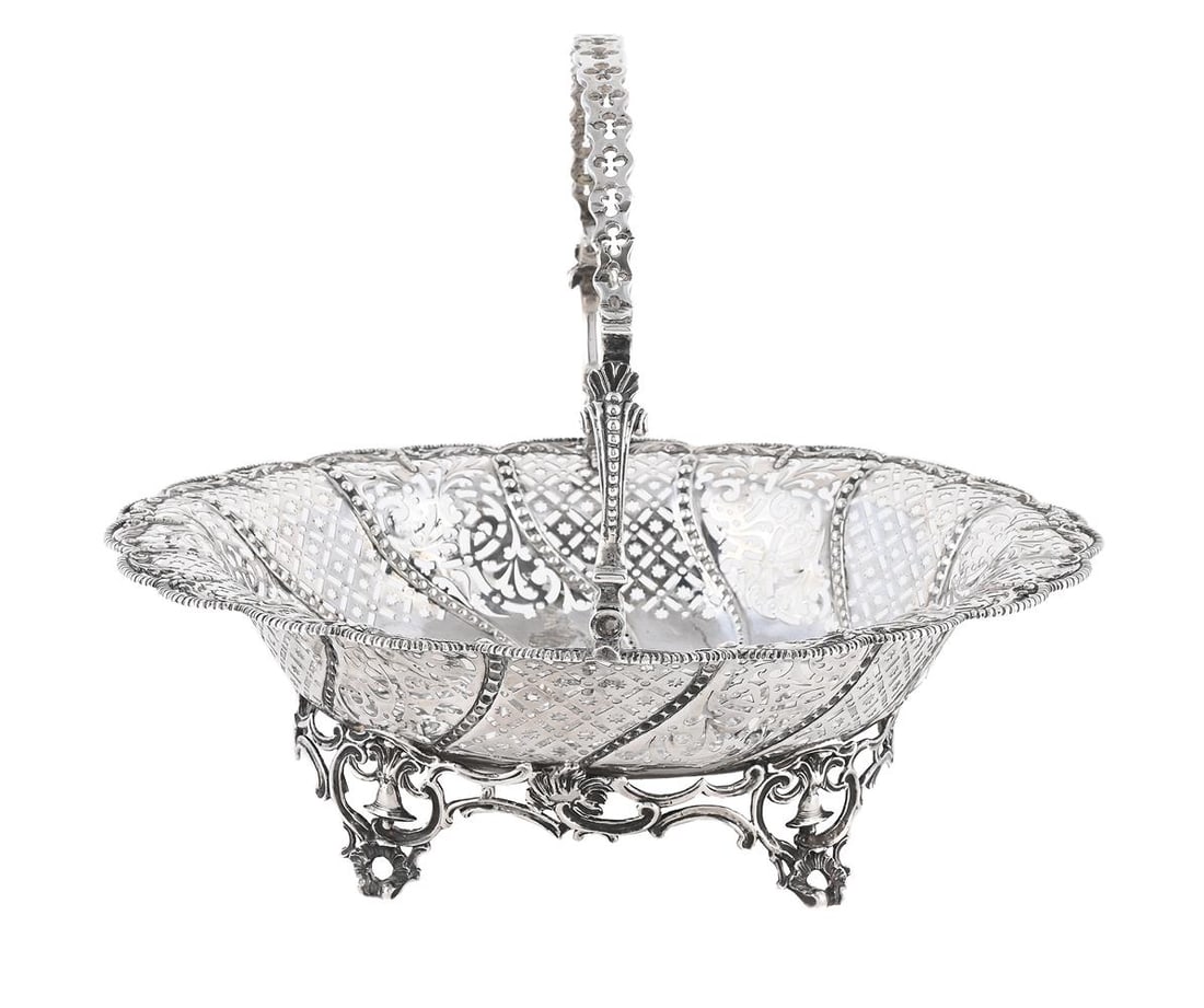 A GEORGE III SILVER SHAPED OVAL SWING HANDLED CAKE BASKET (1 of 1)