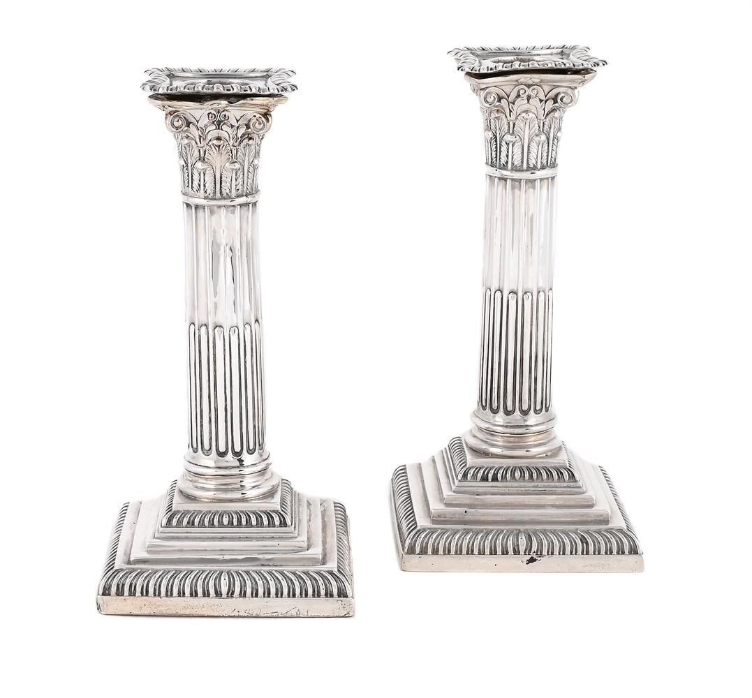 A PAIR OF VICTORIAN SILVER CORINTHIAN CANDLESTICKS: A PAIR OF VICTORIAN SILVER CORINTHIAN CANDLESTICKS
