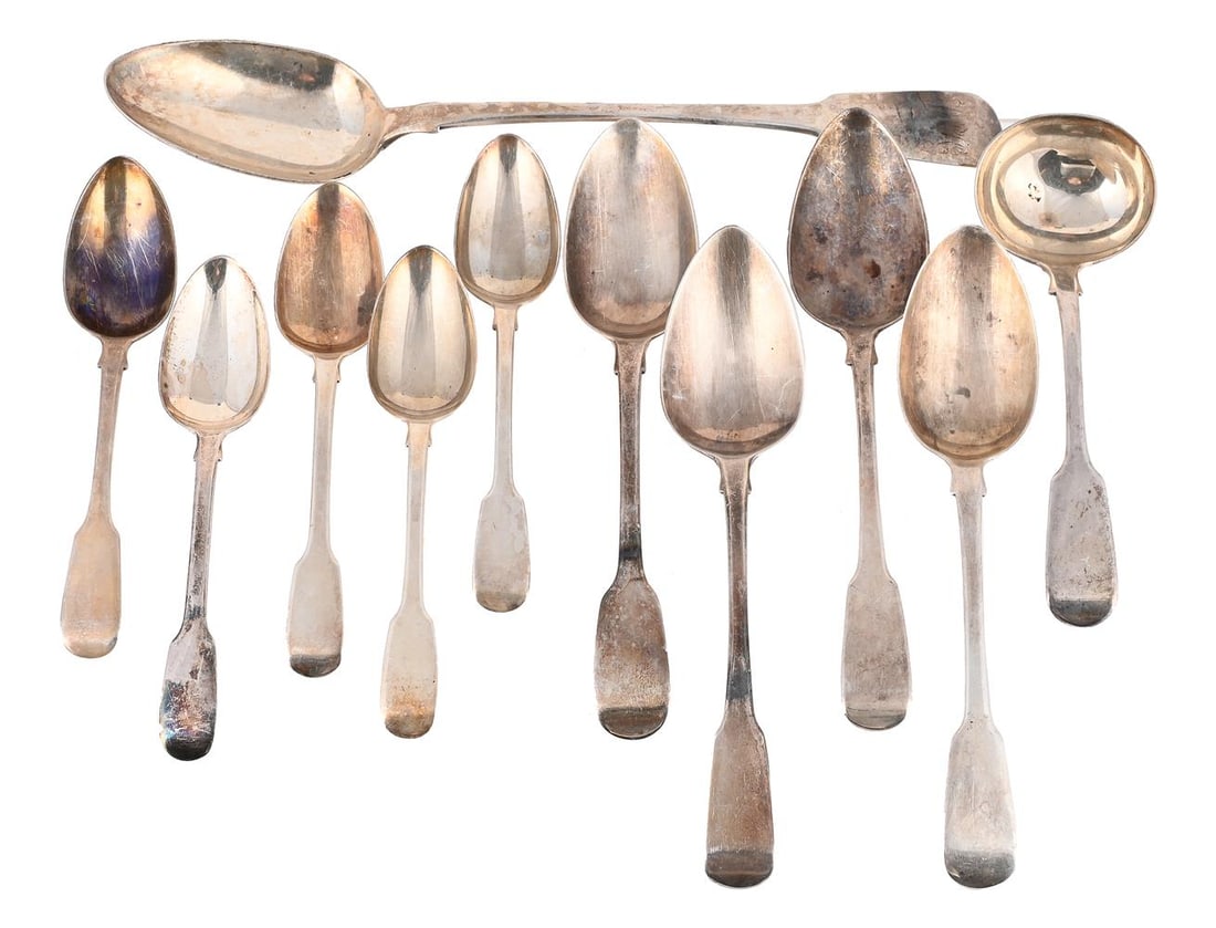 A COLLECTION OF SILVER FIDDLE PATTERN SPOONS (1 of 1)