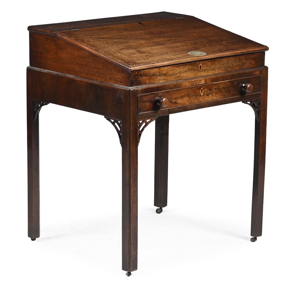 Y A CHINESE EXPORT HARDWOOD CLERK'S DESK, LATE 18TH CENTURY