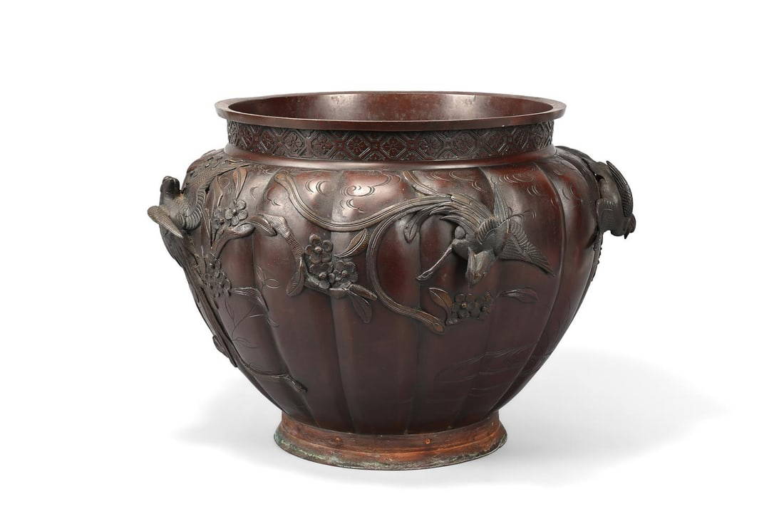A JAPANESE BRONZE URN OR JARDINIERE, LATE 19TH CENTURY