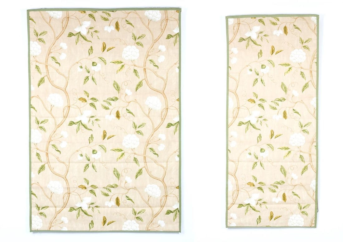 A PAIR OF FLORAL BLINDS, COLEFAX AND FOWLER 'SNOW TREE' FABRIC, MODERN: A PAIR OF FLORAL BLINDS COLEFAX AND FOW