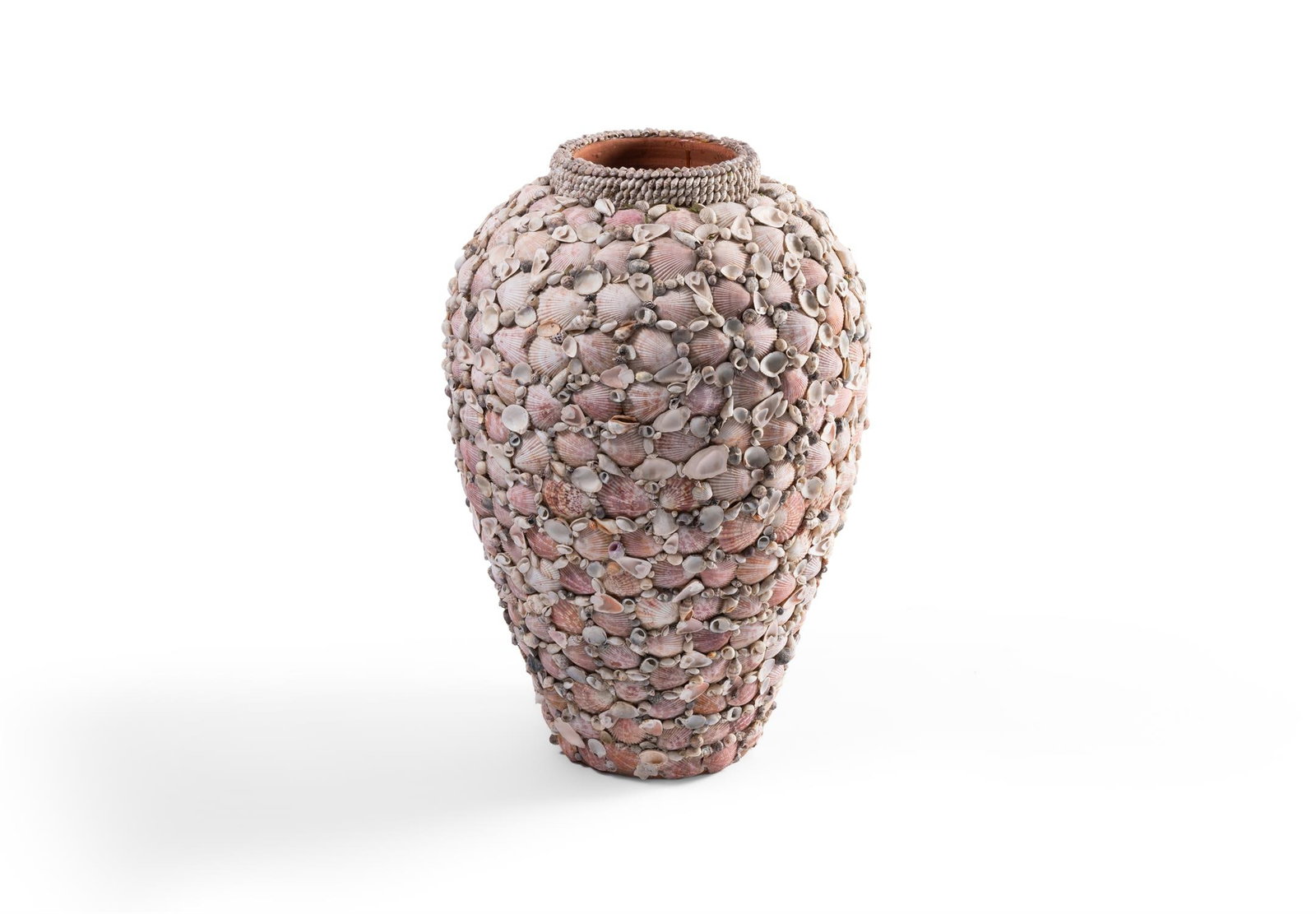 Y A LARGE BALUSTER SHAPED SHELL ENCRUSTED DECORATIVE VASE, MODERN (1 of 3)