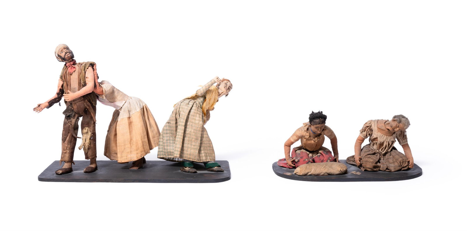 PAIR OF MARKET AND VENDOR FIGURE GROUPS (1 of 4)