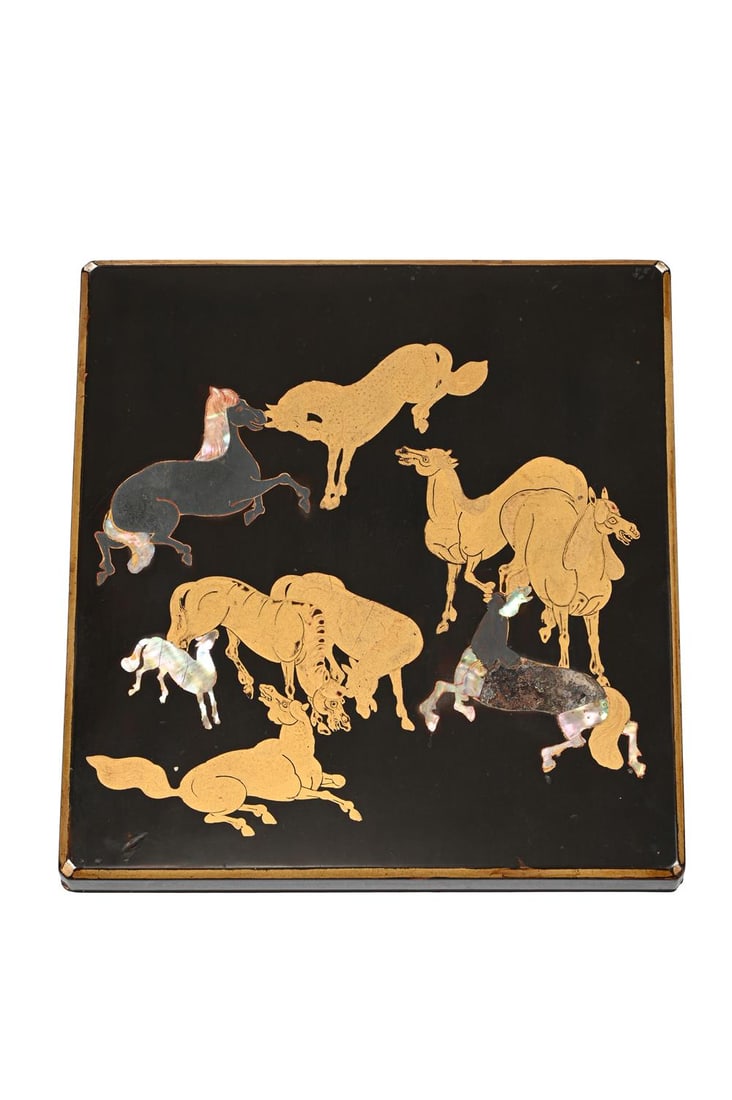 Y ‡ A suzuribako [writing box], Edo period (1 of 3)