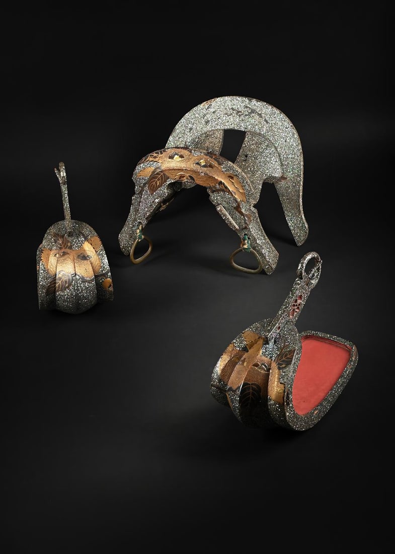 Y ‡ A lacquer kura [suddle] and abumi [stirrups] ensuite, Momoyama-Edo period (1 of 8)