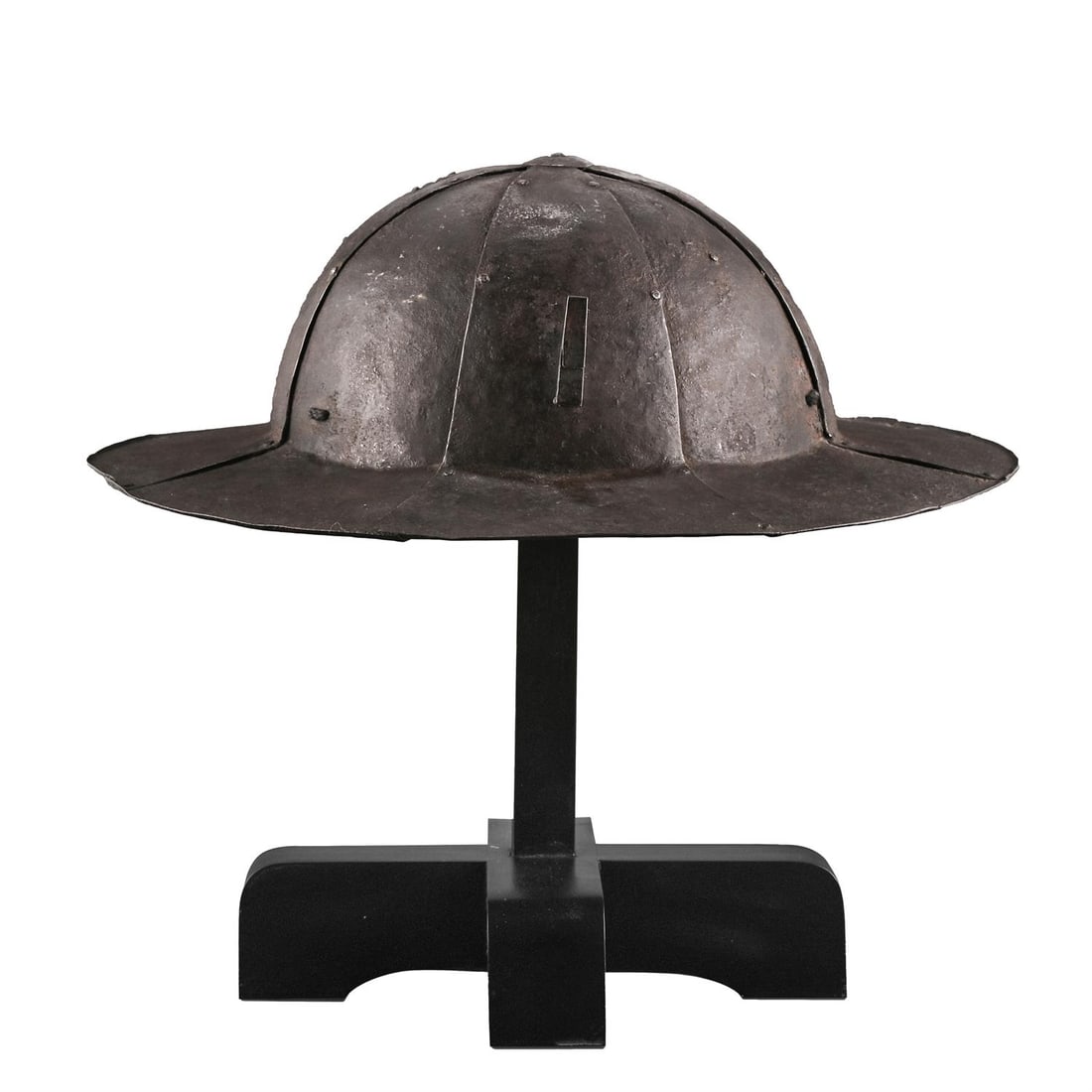 ‡ A russet iron jingasa [war hat] Momoyama, Edo period (1 of 3)